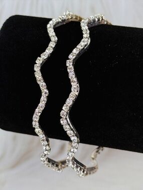 Elegant set of 2 lightweight Silvertone Wave Zig Zag Crystal Accentd Bracelets